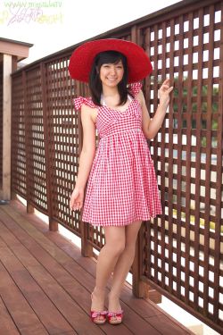 不扣钮的女孩 下载