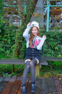 两根紫黑肿胀隔着一层薄膜